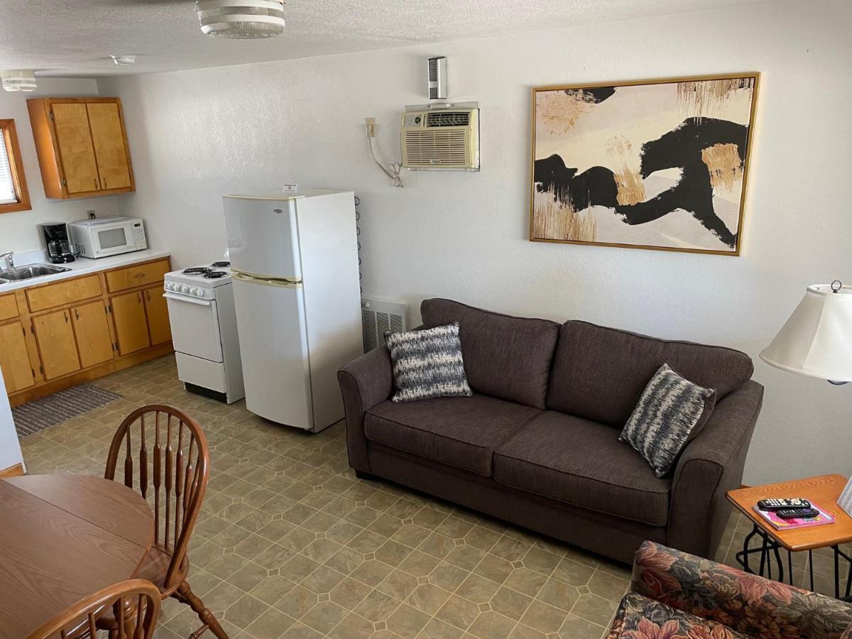 Rockwood Motel *